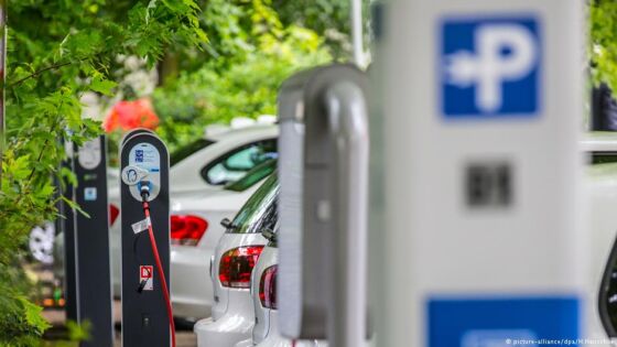 German minister urges carmakers to invest more in e-mobility